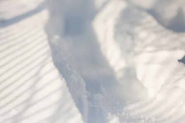 Sneeuw textuur met schaduwen - strepen van een hek — Stockfoto