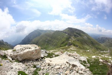 Romanya 'daki Güney Karpatlar' ın bir parçası olan Bucegi Dağları 'ndan manzara