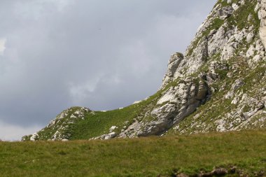 Romanya 'daki Güney Karpatlar' ın bir parçası olan Bucegi Dağları 'ndan manzara