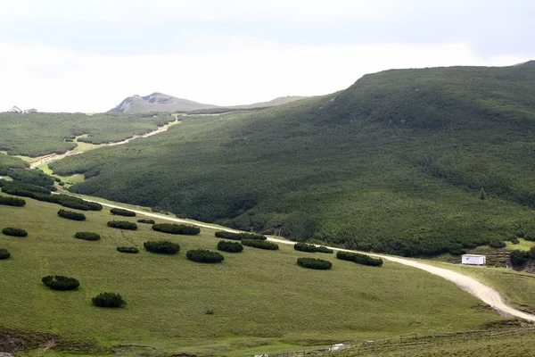 Landschaft aus dem Bucegi-Gebirge, einem Teil der Südkarpaten in Rumänien — Stockfoto