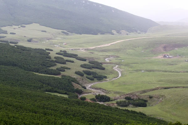 Paisagem das Montanhas Bucegi, parte dos Cárpatos do Sul na Roménia — Fotografia de Stock