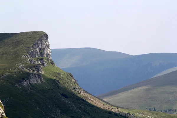 Paesaggio dai monti Bucegi, parte dei Carpazi meridionali in Romania — Foto Stock