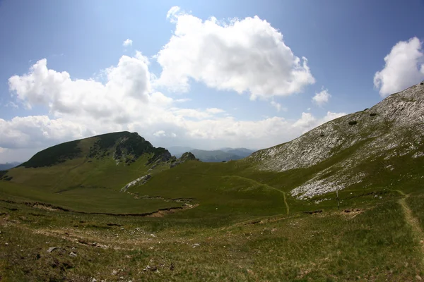 Paesaggio dai monti Bucegi, parte dei Carpazi meridionali in Romania — Foto Stock