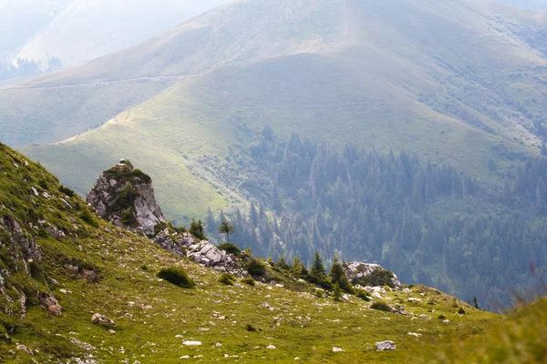 Krajina z pohoří Bucegi, část jižních Karpat v Rumunsku — Stock fotografie