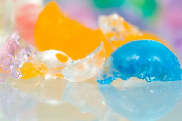 Abstrakta strukturer och mönster av trasiga gelé bollar med reflexioner — Stockfoto