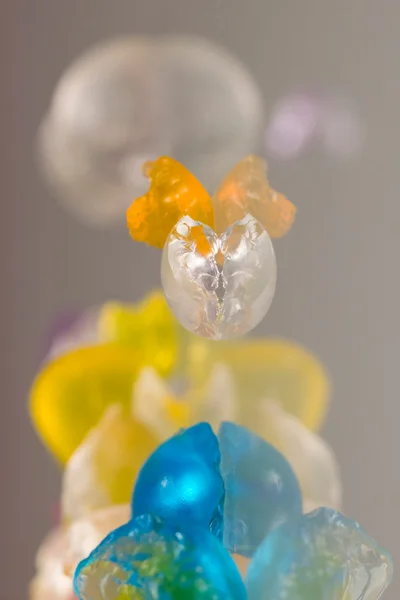 Texturas abstractas y patrones de bolas de gelatina rotas con reflejos —  Fotos de Stock