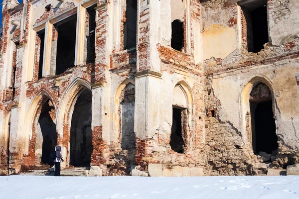 As ruínas do Castelo de Banffy em Bontida, perto de Cluj Napoca, Romênia. Hora de Inverno — Fotografia de Stock