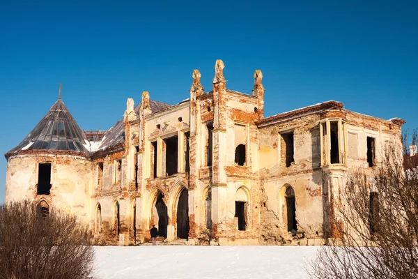 Die ruinen der banffy castle in bontida, nahe cluj napoca, rumänien. Winterzeit — Stockfoto