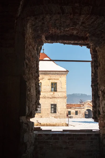 Die ruinen der banffy castle in bontida, nahe cluj napoca, rumänien. Winterzeit — Stockfoto