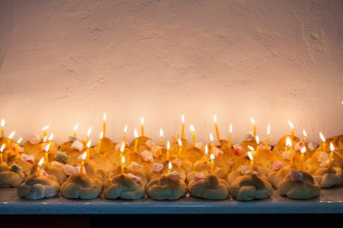 Ekmek, Lokum ve mumlar. Romanya'da dini gelenek