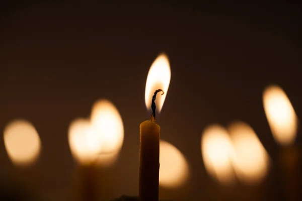 Pan, delicia turca y velas. Tradición religiosa en Rumania — Foto de Stock