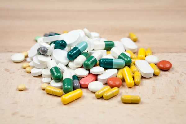 Kompozíció színes tabletták — Stock Fotó