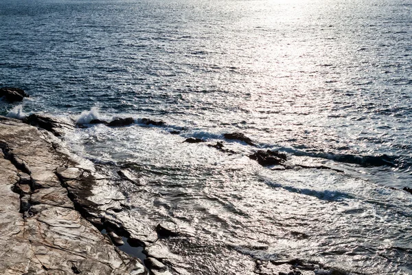 Mar Egeo y rocas de mármol en Aliki, isla de Tasos —  Fotos de Stock