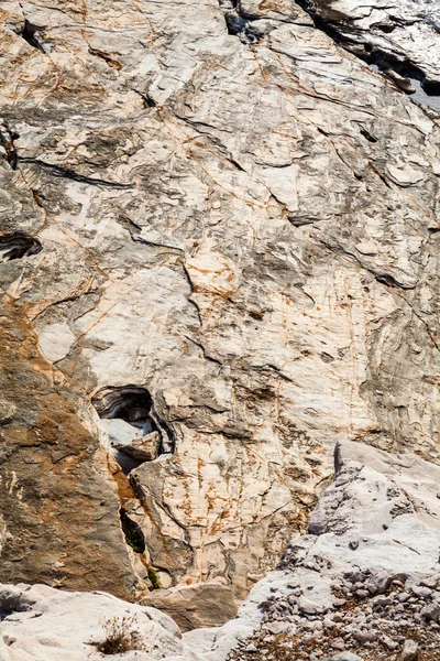 Побережье Эгейского моря и мраморные скалы в Алики, остров Тассос — стоковое фото