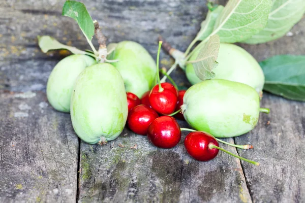 Currants, cherries and other summer fruits