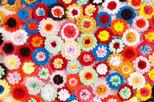 Küçük, renkli kağıt çiçekler — Stok fotoğraf