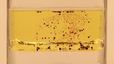 Yağ, su ve mürekkep için güzel bir soyut hareket karıştırma