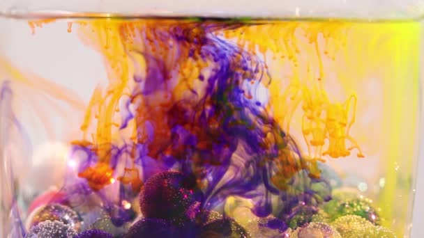 Mélange d'eau et d'encre pour un bel abstrait — Video