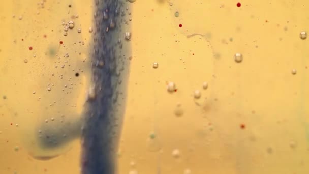 Mélange effervescent d'huile, d'eau et d'encre colorée 