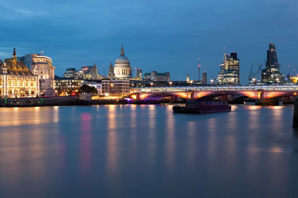 Noites de Londres a partir dos cais — Fotografia de Stock