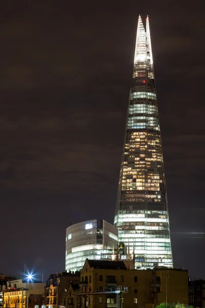 23. 07. 2015, LONDRES, Reino Unido, Noches en Londres con torre Shard — Foto de Stock