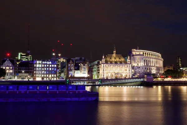 London nätter från bryggorna med — Stockfoto