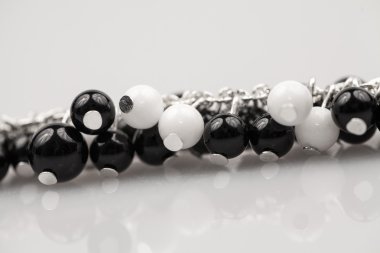 Renkli değerli taşlar ile gümüş mücevher