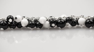 Renkli değerli taşlar ile gümüş mücevher