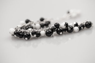 Renkli değerli taşlar ile gümüş mücevher