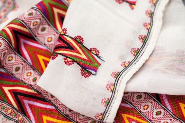 Romence geleneksel bluz - dokular ve geleneksel motiflerle, vintage dokular