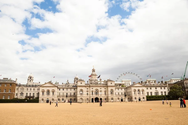 22. 07. 2015. LONDRES, Reino Unido - Paisaje urbano y escenas callejeras — Foto de Stock