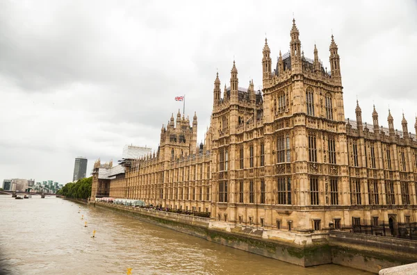 22. 07. 2015, London, İngiltere - Westminster Sarayı ve Big Ben kule — Stok fotoğraf