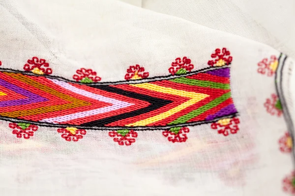 Rumuński tradycyjny bluzka - tekstury i tradycyjne motywy — Zdjęcie stockowe