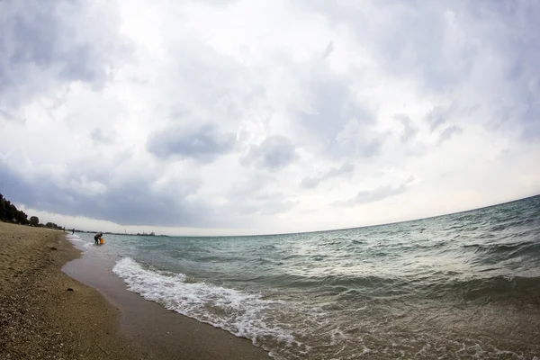 Aegean sea, beach and sky with clouds before the storm. Fish eye lens effect — Stock Photo, Image