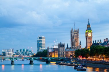 30. 07. Şafakta 2015, Londra, İngiltere, Londra. Golden Jubilee Köprüsü'nden görüntülemek