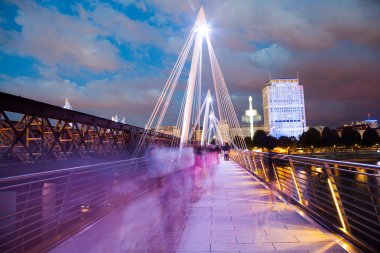 30. 07. Şafakta 2015, Londra, İngiltere, Londra. Golden Jubilee Köprüsü'nden görüntülemek