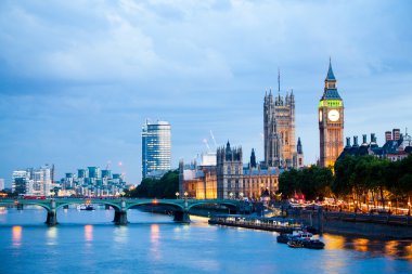 30. 07. Şafakta 2015, Londra, İngiltere, Londra. Golden Jubilee Köprüsü'nden görüntülemek