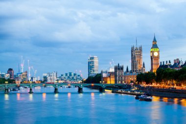 30. 07. Şafakta 2015, Londra, İngiltere, Londra. Golden Jubilee Köprüsü'nden görüntülemek