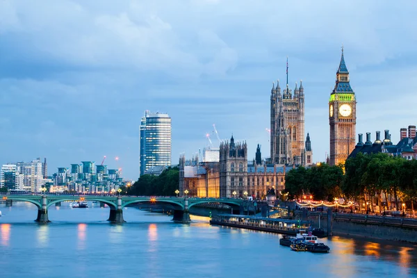 30 anos. 07. 2015, LONDON, Reino Unido, Londres ao amanhecer. Vista da ponte do Jubileu de Ouro — Fotografia de Stock