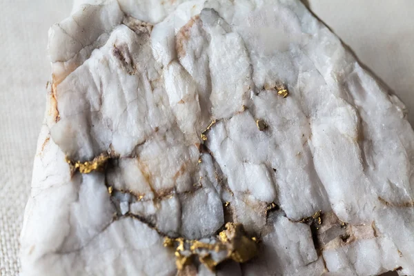美しい結晶鉱物、石の色とテクスチャ — ストック写真