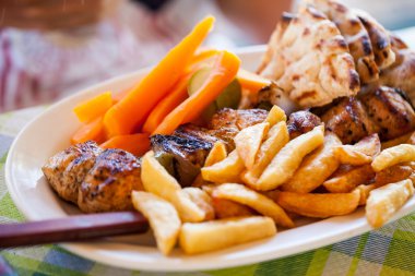 Patates ile pişmiş kuzu eti