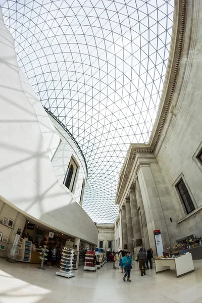 29. 07. 2015, London, İngiltere - British Museum görünümü ve ayrıntılar. Balık gözü lens etkileri — Stok fotoğraf