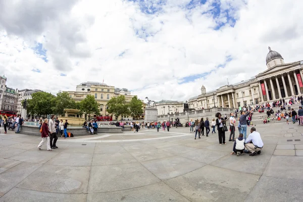 22. 07. 2015, LONDRES, Reino Unido - Paisaje urbano y personas, vista desde Trafalgar Square — Foto de Stock