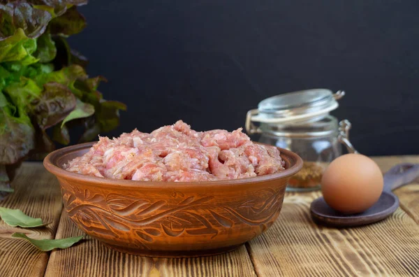 Taze kıyma - pişirmeye hazır.