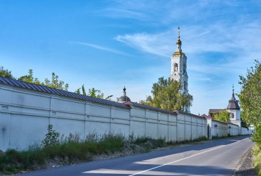 Nikolo-Berlyukovsky Manastırı Yazın güneşli bir havada