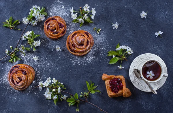 Pastry with cherry and cup of tea, top view — Stock Photo, Image