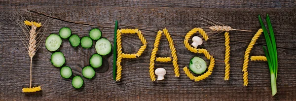 Inschrift "i love pasta" auf Holzgrund — Stockfoto