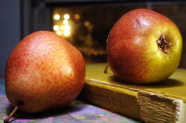 Two pears on the table. — Stock Photo, Image