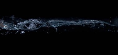 Siyah arkaplanda bir dalga