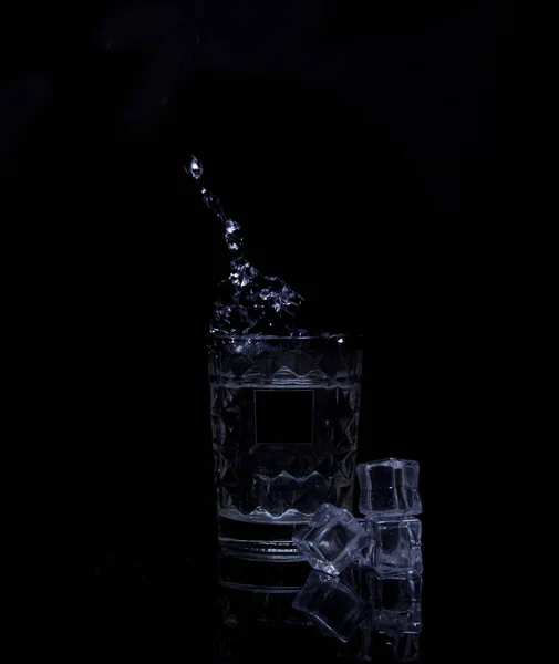 Ice Cube Falling Drink — Stock Photo, Image